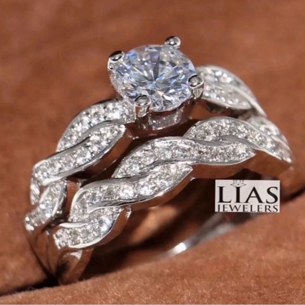 New 18k white gold wedding ring set